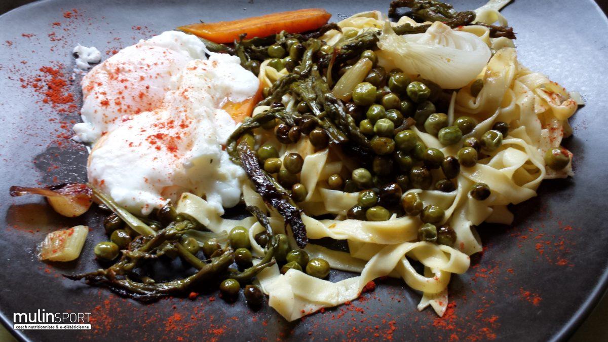 Tagliatelles, œufs mollets au paprika et poêlée de petits pois, asperges….