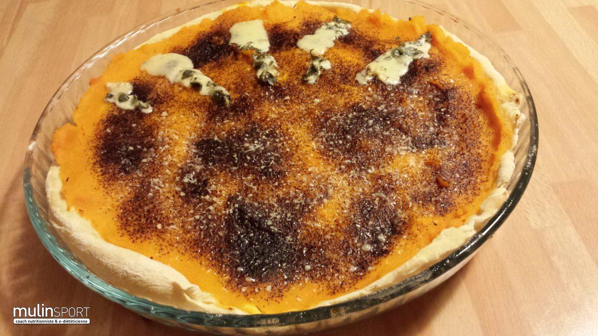 Tarte a la courge « verruqueuse », cacao, roquefort et parmesan