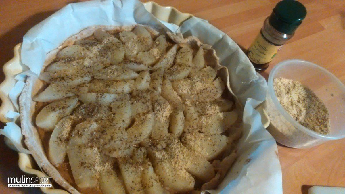 Tarte poires au sirop sur lit de purée d’amande