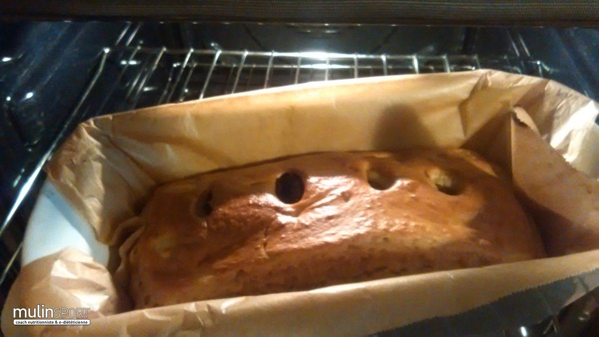Cake vanillé aux poires williams et pruneaux