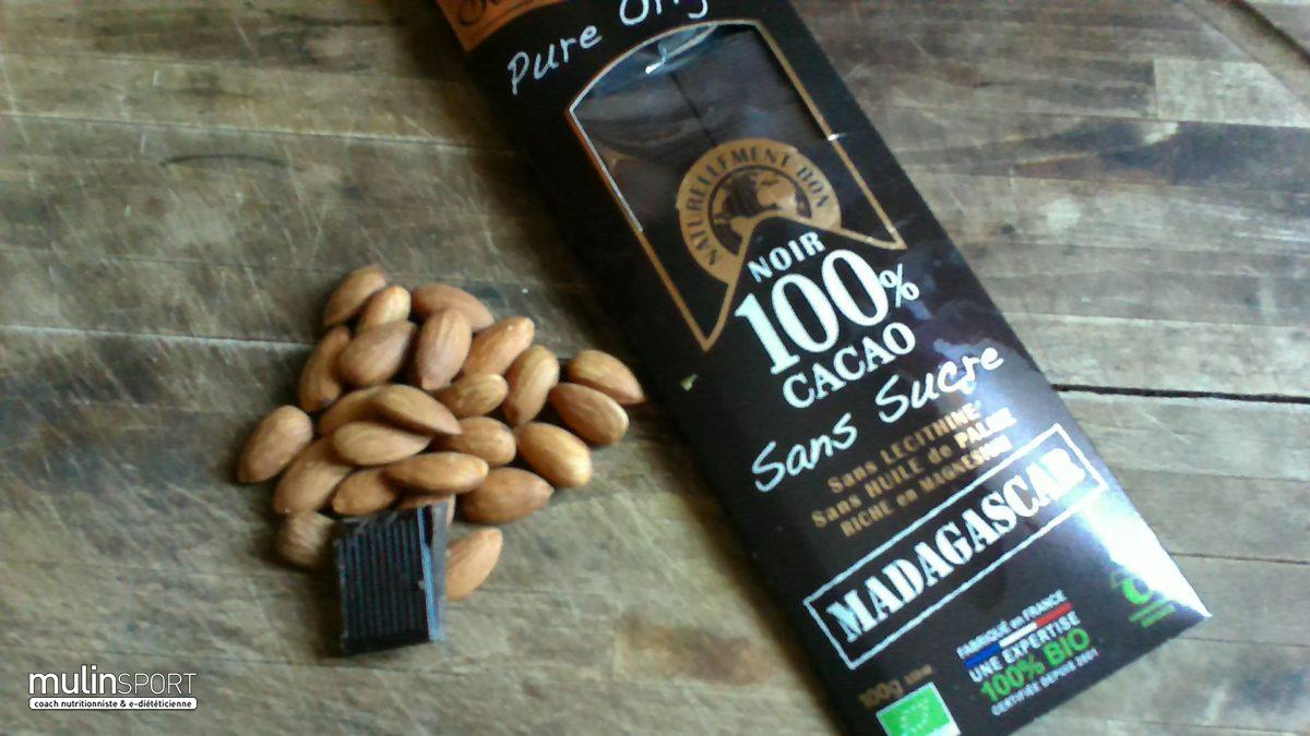 Amandes et chocolat noir, la collation idéale