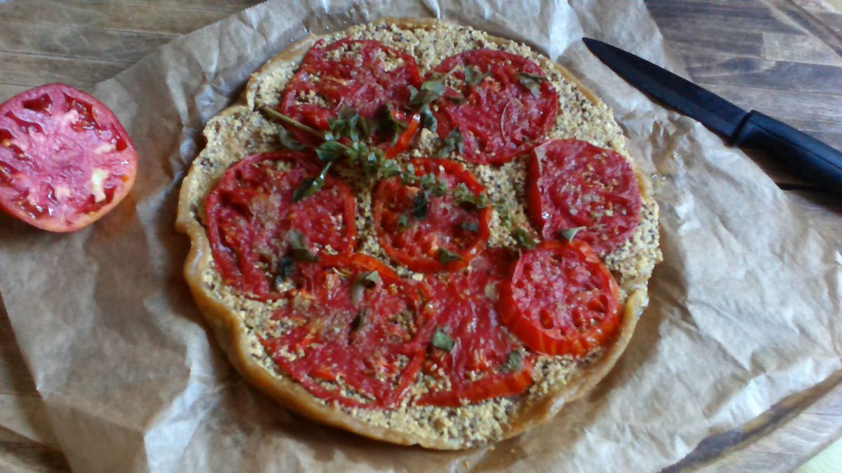 Tarte blés anciens, lupin aux tomates sur lit de moutarde au basilic🍅🌿🍅🌿 Au Vitaliseur de Marion